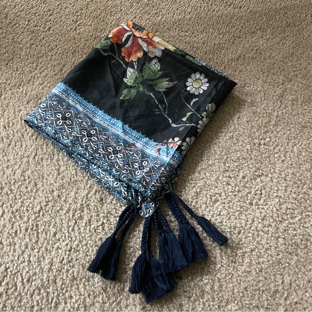 Johnny Was 100% Silk Johnny Was Floral Print Tassel Scarf 44" x 44" - Picture 3 of 8